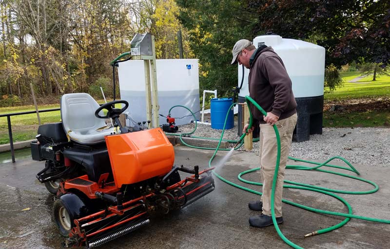 Golf course wash pad