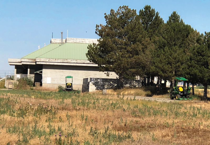 Golf courses without maintenance Abandoned clubhouse