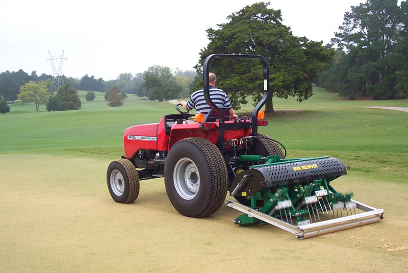 Golf course aerifier