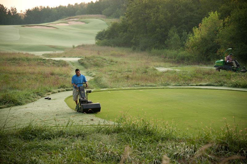 Productive performance reviews for golf course employees Golf course staff