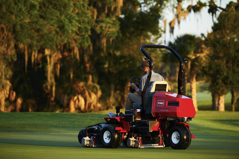 Toro eTriFlex greens mower