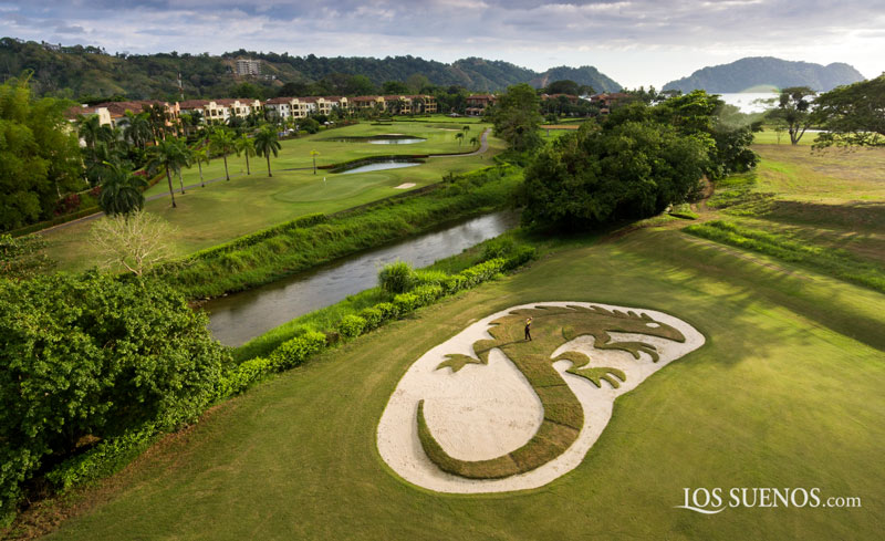 Iguana golf course bunker